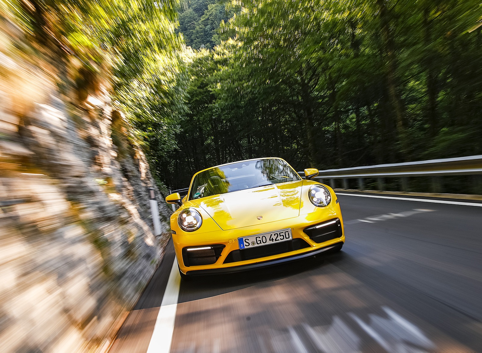 2022 Porsche 911 Carrera GTS Cabriolet (Color: Racing Yellow) Front Wallpapers #4 of 30