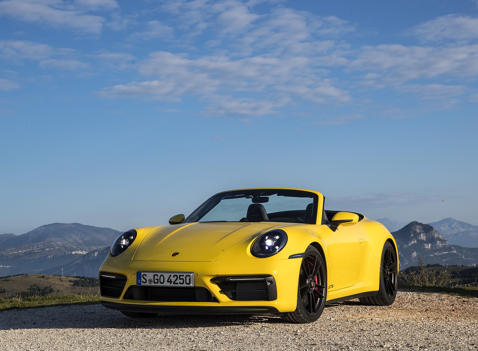 2022 Porsche 911 Carrera GTS Cabriolet (Color: Racing Yellow) Front Wallpapers #8 of 30