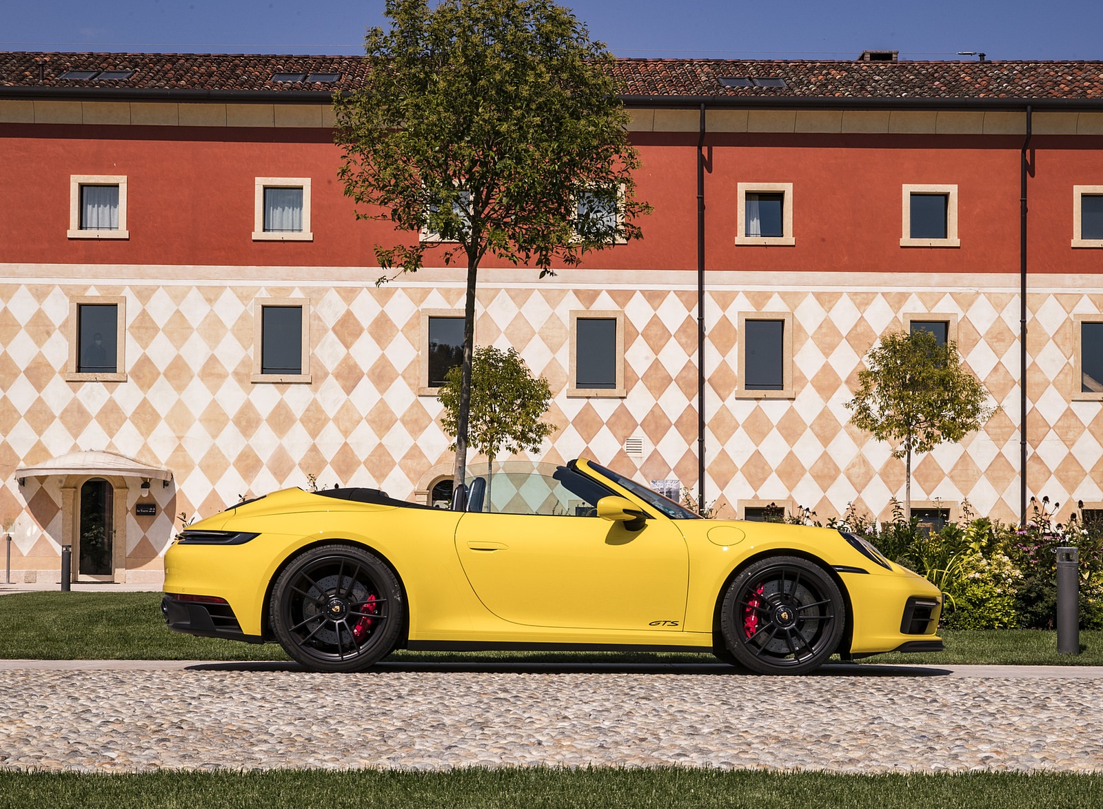 2022 Porsche 911 Carrera GTS Cabriolet (Color: Racing Yellow) Side Wallpapers #11 of 30