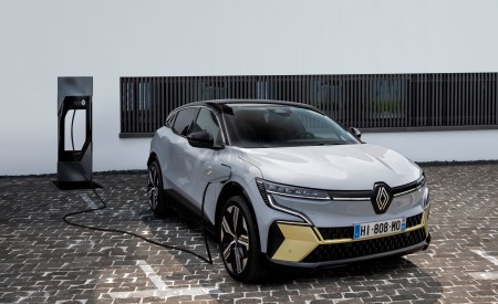 2022 Renault Megane E-Tech Front Three-Quarter Wallpapers 450x275 (75)