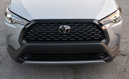 2022 Toyota Corolla Cross L Grille Wallpapers  450x275 (17)