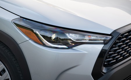 2022 Toyota Corolla Cross L Headlight Wallpapers 450x275 (19)