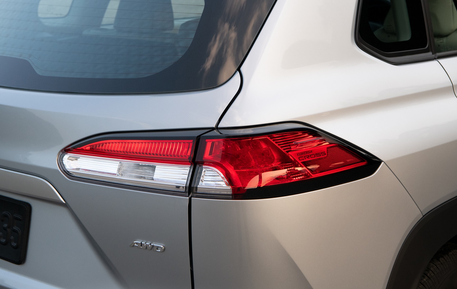 2022 Toyota Corolla Cross L Tail Light Wallpapers #23 of 42