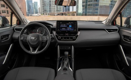 2022 Toyota Corolla Cross LE Interior Cockpit Wallpapers 450x275 (50)