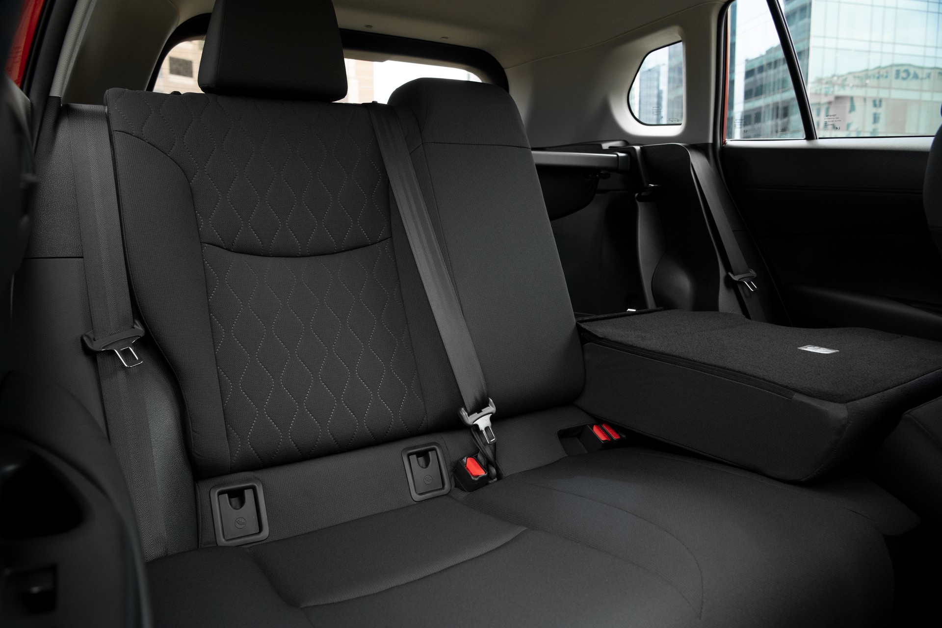2022 Toyota Corolla Cross LE Interior Rear Seats Wallpapers #62 of 66