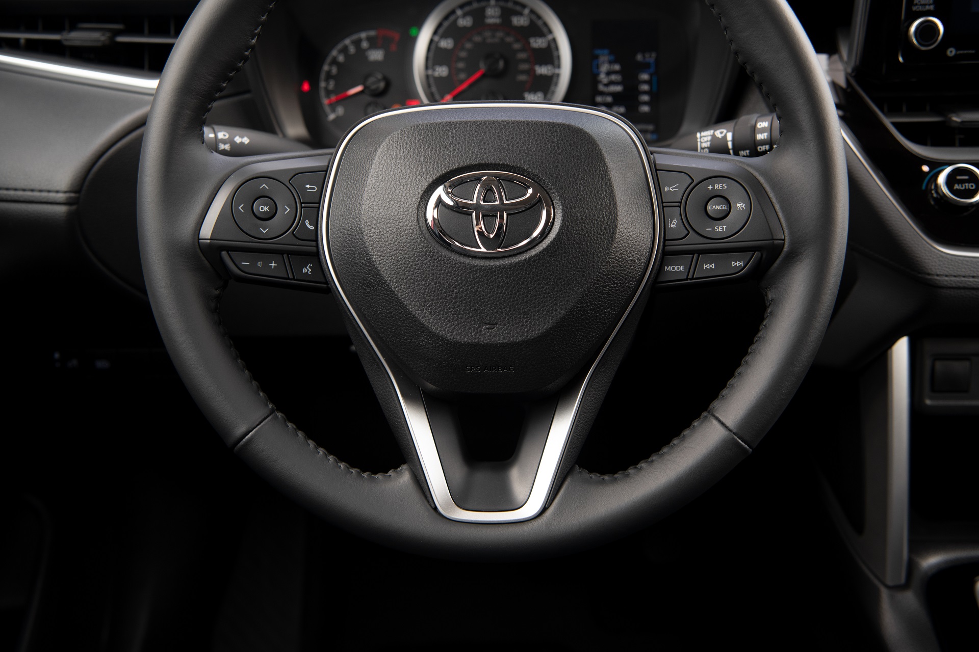 2022 Toyota Corolla Cross LE Interior Steering Wheel Wallpapers #58 of 66