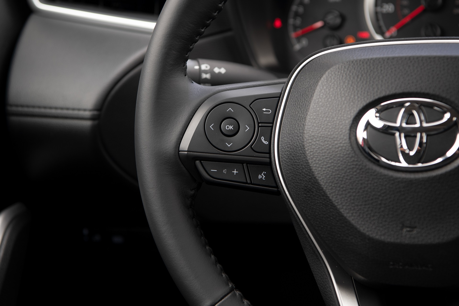 2022 Toyota Corolla Cross LE Interior Steering Wheel Wallpapers #59 of 66