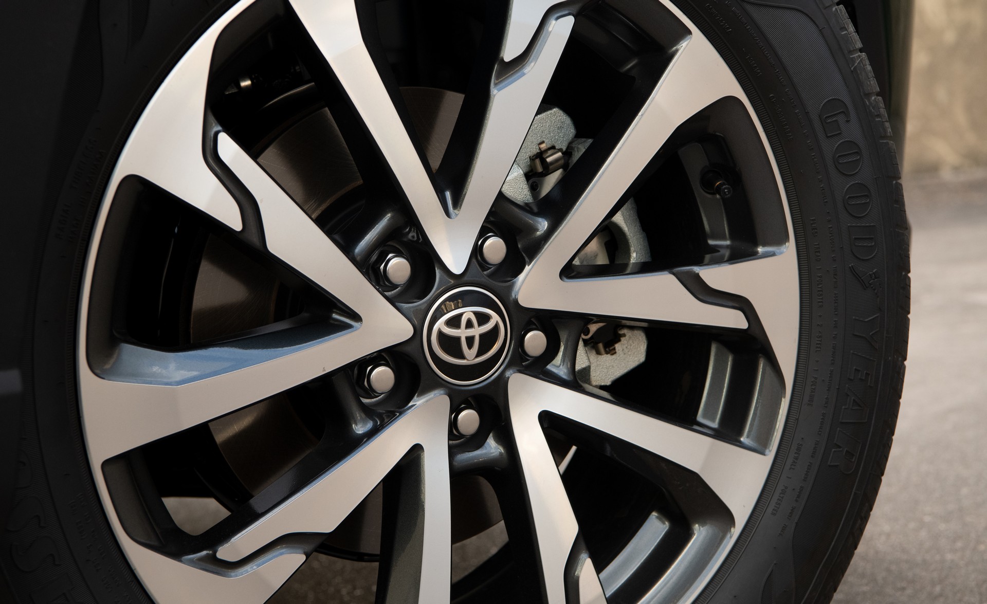 2022 Toyota Corolla Cross XLE Brakes Wallpapers #28 of 136
