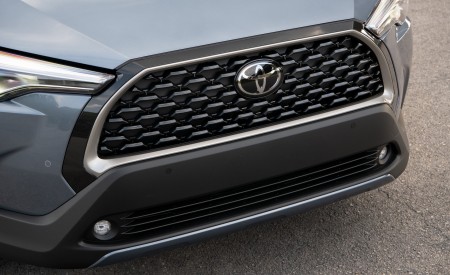 2022 Toyota Corolla Cross XLE Grille Wallpapers 450x275 (104)