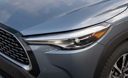 2022 Toyota Corolla Cross XLE Headlight Wallpapers 450x275 (106)