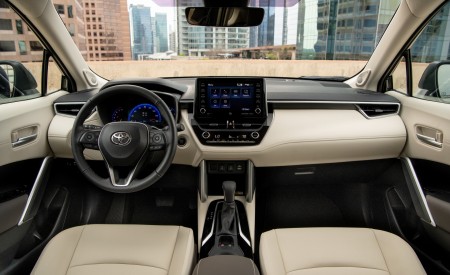 2022 Toyota Corolla Cross XLE Interior Cockpit Wallpapers 450x275 (41)
