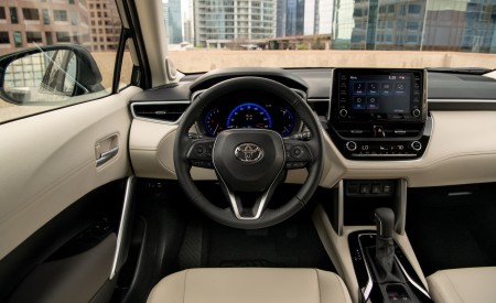 2022 Toyota Corolla Cross XLE Interior Cockpit Wallpapers 450x275 (42)