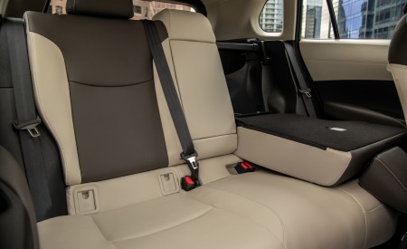 2022 Toyota Corolla Cross XLE Interior Rear Seats Wallpapers 450x275 (53)