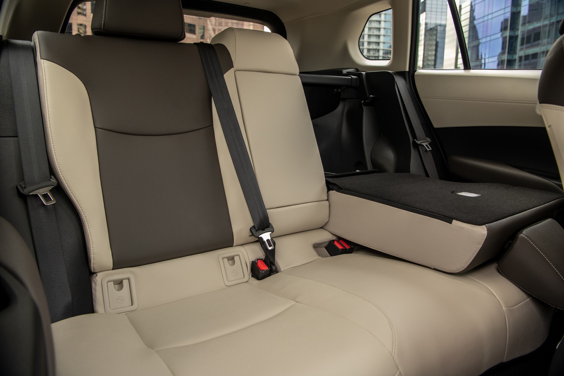 2022 Toyota Corolla Cross XLE Interior Rear Seats Wallpapers #53 of 136