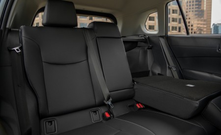 2022 Toyota Corolla Cross XLE Interior Rear Seats Wallpapers 450x275 (132)