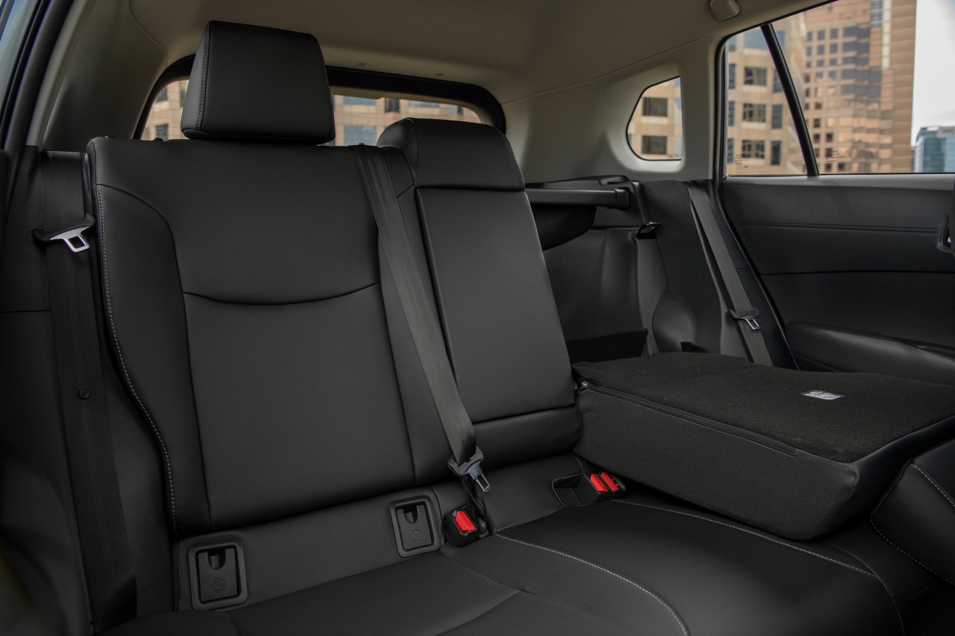 2022 Toyota Corolla Cross XLE Interior Rear Seats Wallpapers #132 of 136