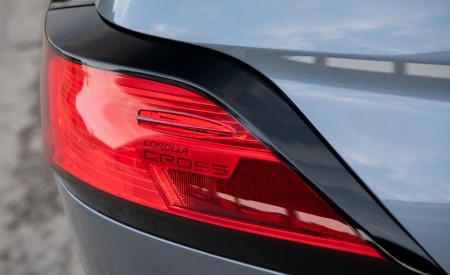 2022 Toyota Corolla Cross XLE Tail Light Wallpapers 450x275 (114)