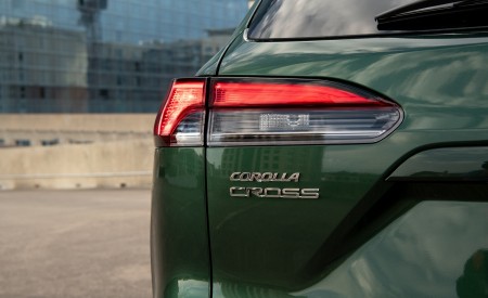 2022 Toyota Corolla Cross XLE Tail Light Wallpapers 450x275 (27)