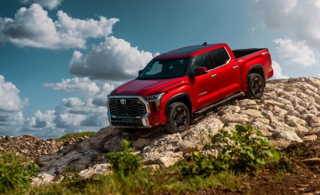 2022 Toyota Tundra Limited Front Three-Quarter Wallpapers 450x275 (2)