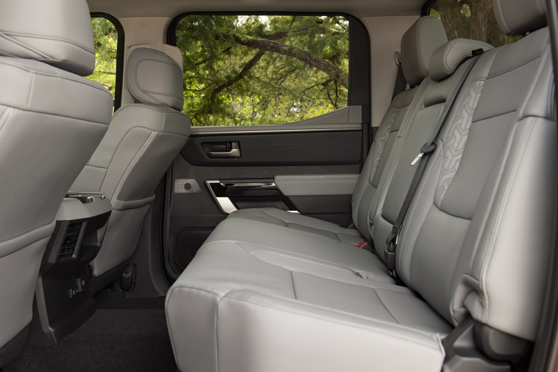 2022 Toyota Tundra Limited Interior Rear Seats Wallpapers #52 of 105