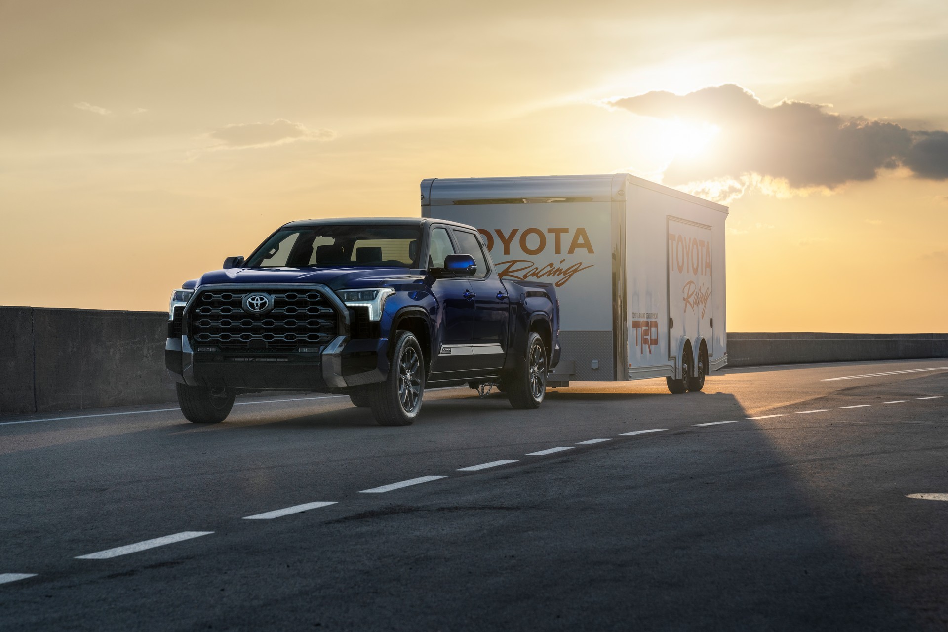 2022 Toyota Tundra Platinum Front Three-Quarter Wallpapers  (2)