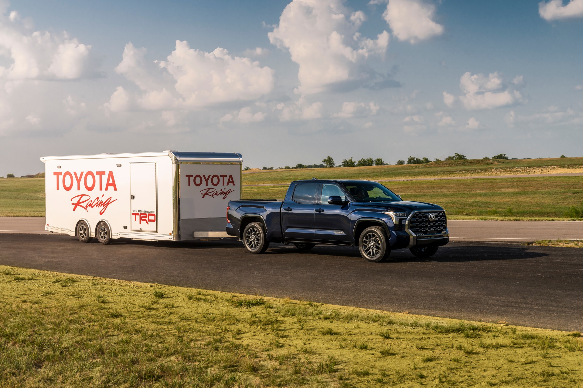 2022 Toyota Tundra Platinum Front Three-Quarter Wallpapers (3)