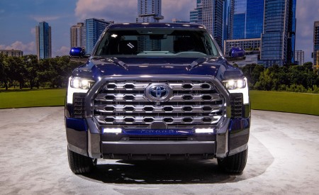 2022 Toyota Tundra Platinum Front Wallpapers 450x275 (23)