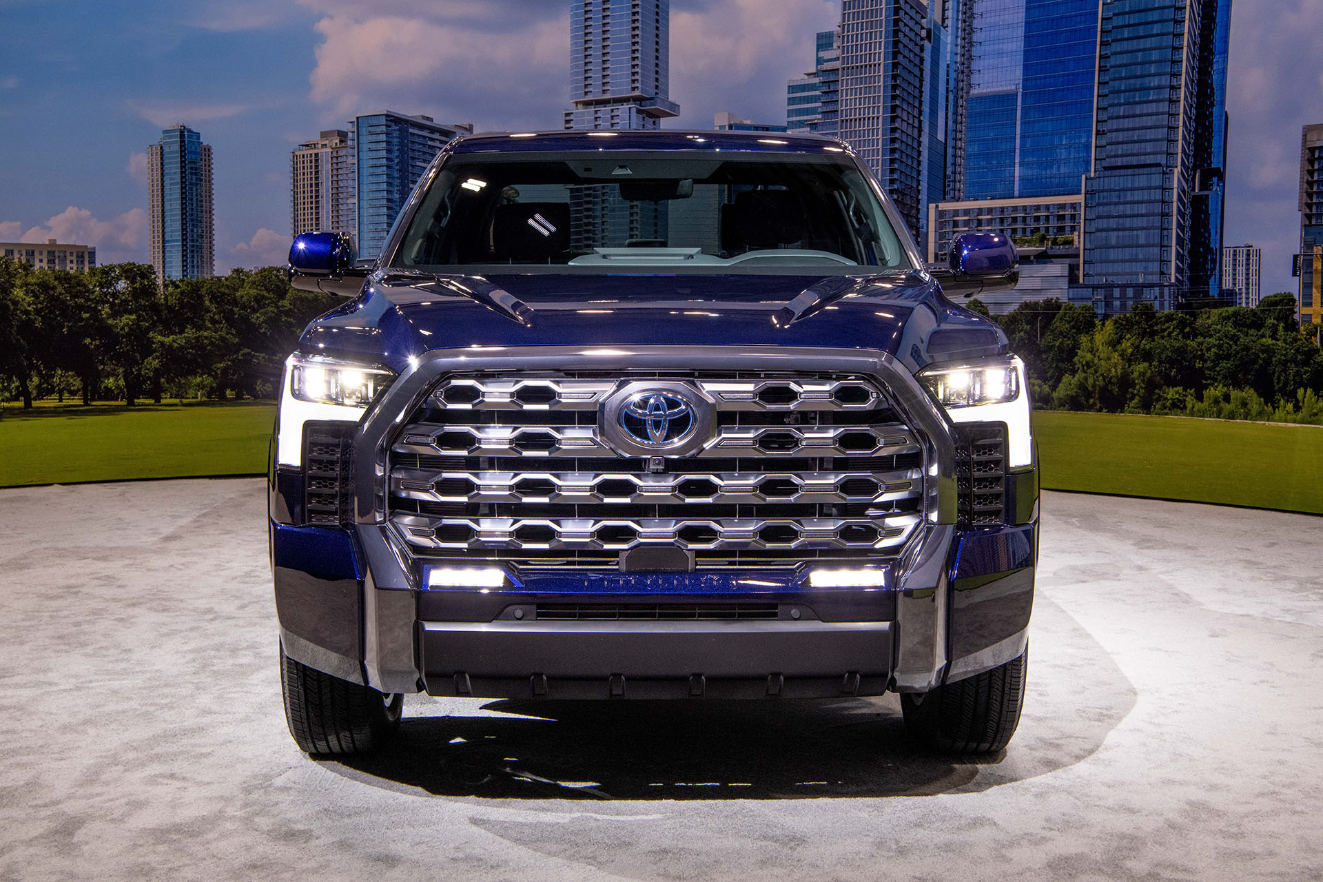 2022 Toyota Tundra Platinum Front Wallpapers #23 of 47