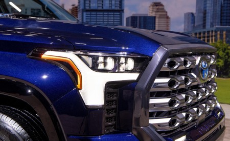 2022 Toyota Tundra Platinum Headlight Wallpapers 450x275 (27)