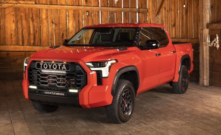 2022 Toyota Tundra TRD Pro Front Three-Quarter Wallpapers 450x275 (38)