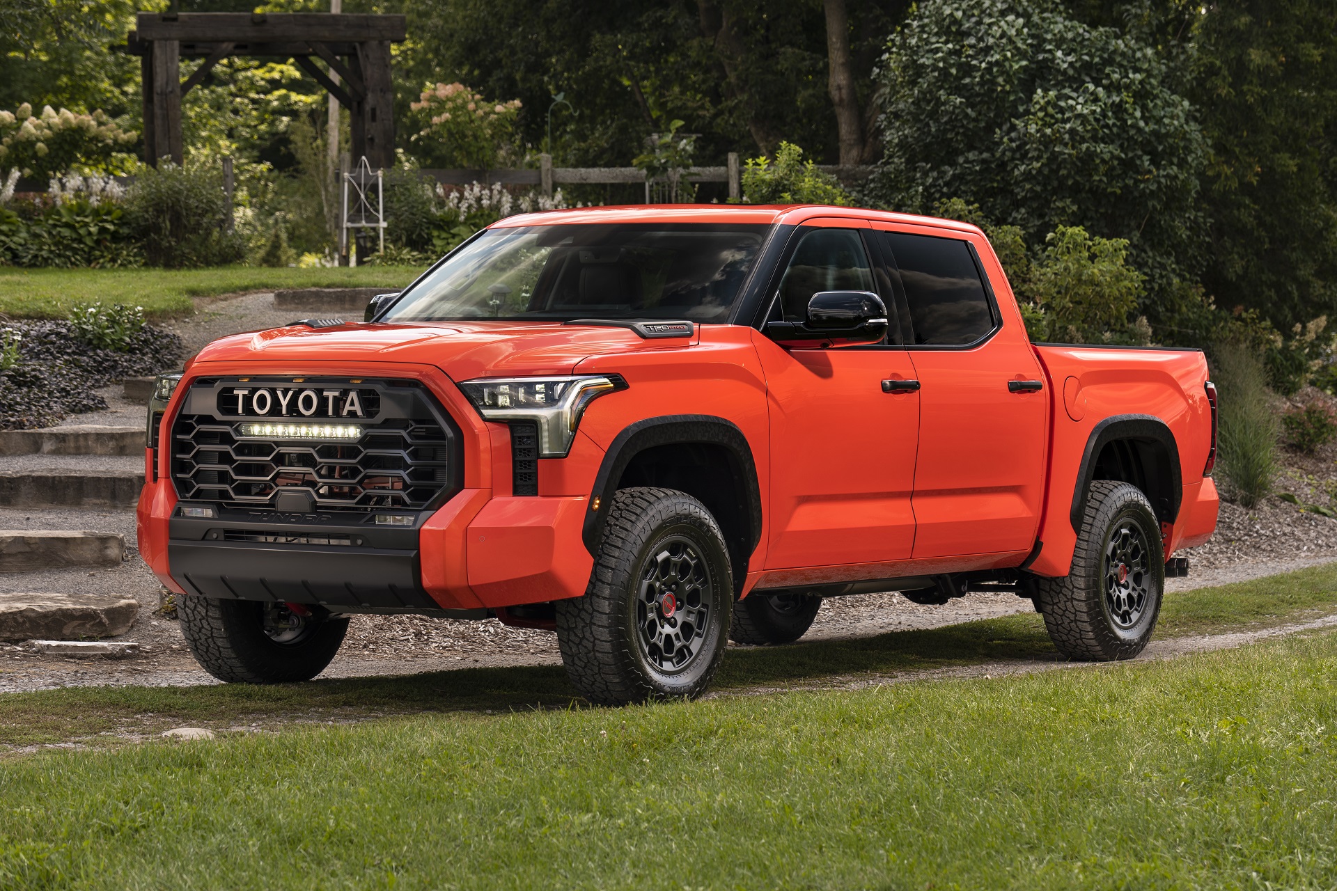 2022 Toyota Tundra TRD Pro Front Three-Quarter Wallpapers  #33 of 81