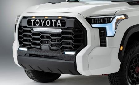 2022 Toyota Tundra TRD Pro Front Wallpapers 450x275 (63)