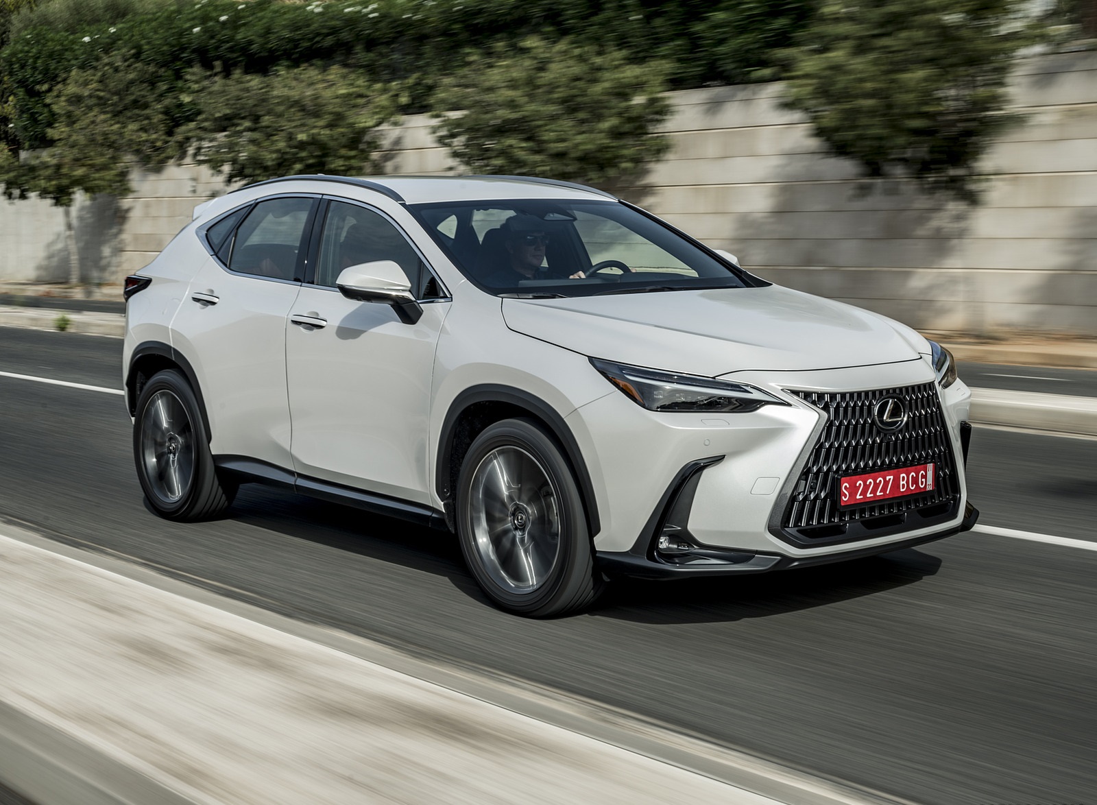 2021 Lexus NX 250 (Euro-Spec) Front Three-Quarter Wallpapers (3)