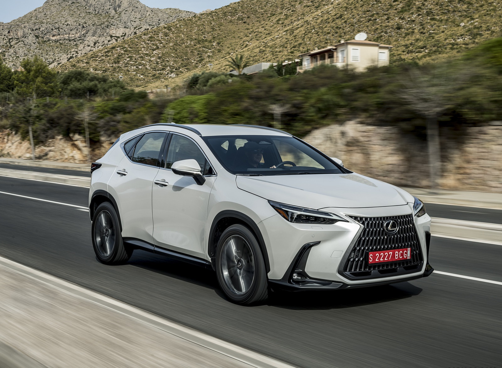 2021 Lexus NX 250 (Euro-Spec) Front Three-Quarter Wallpapers (5)