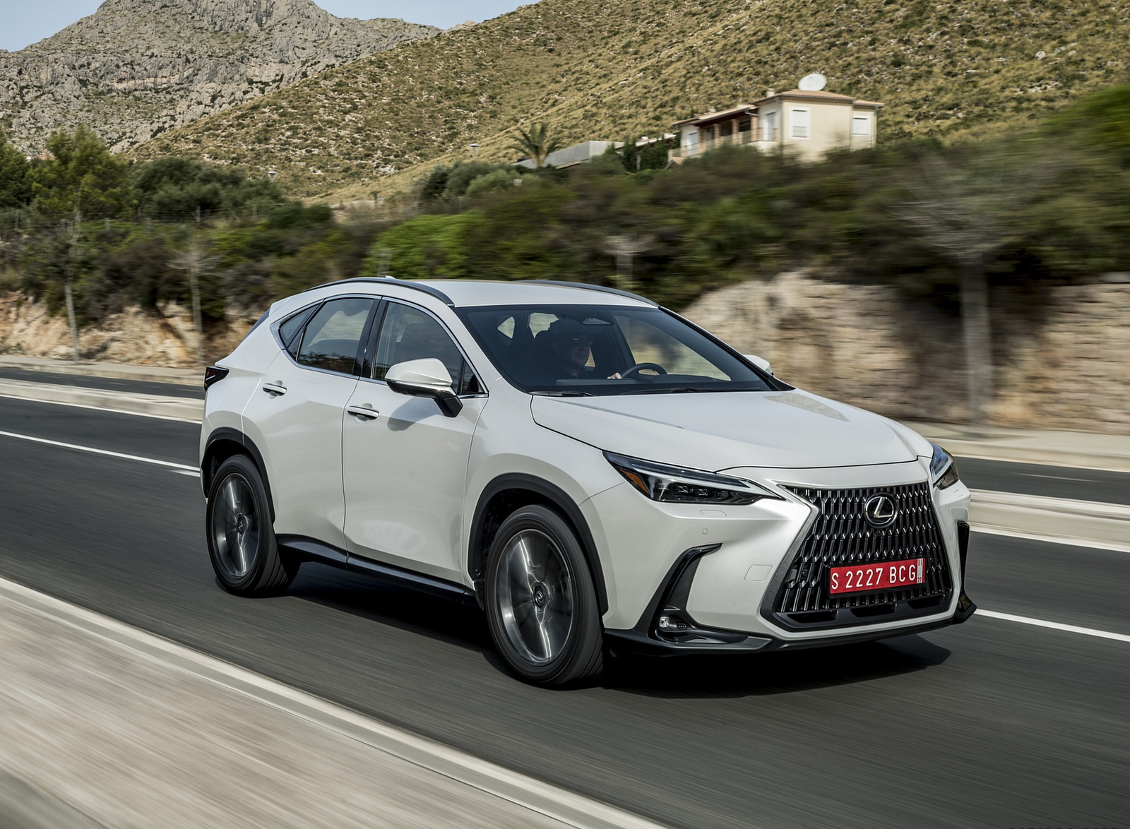 2021 Lexus NX 250 (Euro-Spec) Front Three-Quarter Wallpapers (5)