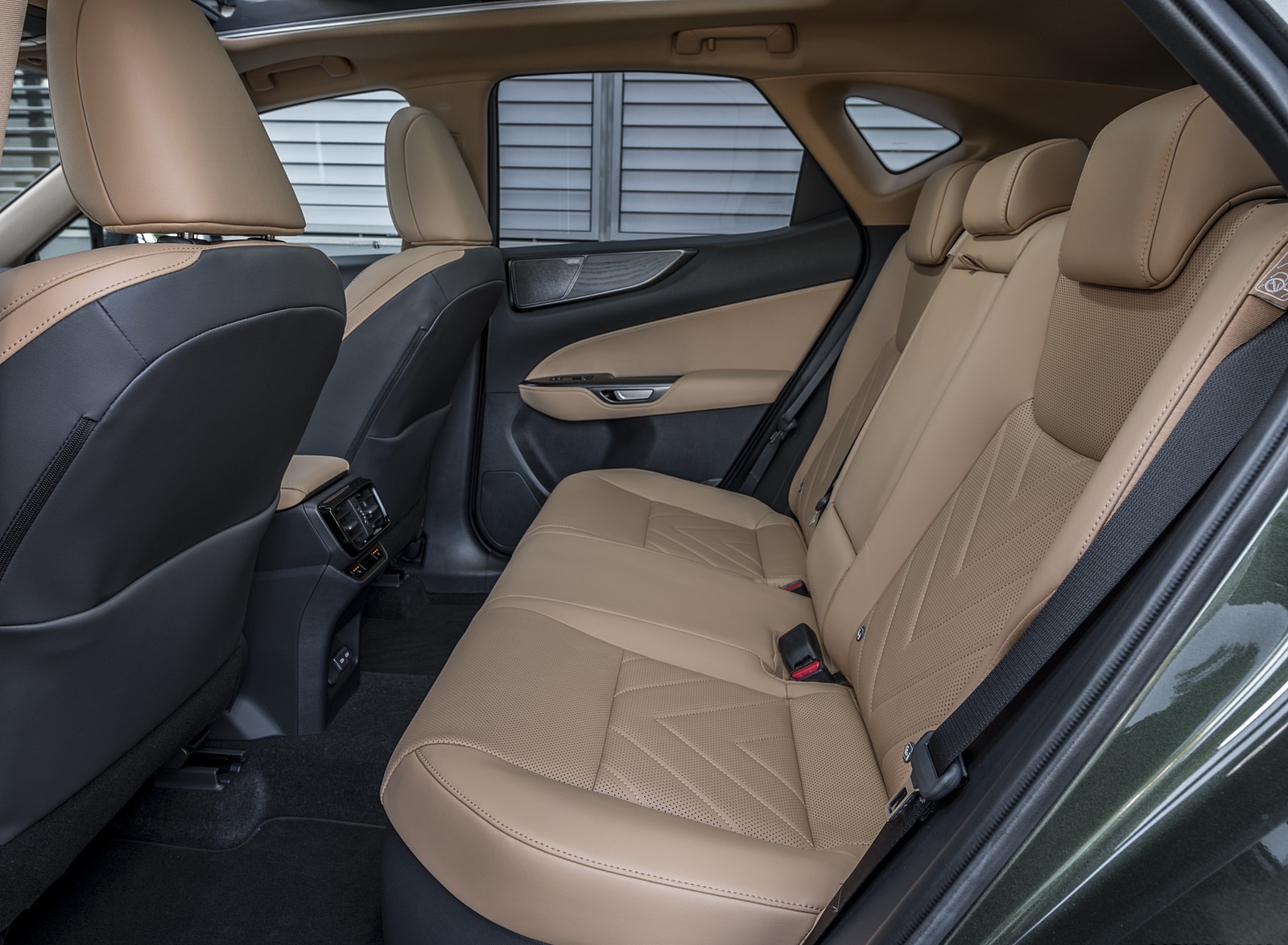 2021 Lexus NX 450h+ (Euro-Spec) Interior Rear Seats Wallpapers #130 of 136