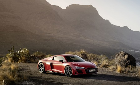 2022 Audi R8 Coupe V10 Performance RWD (Color: Tango Red) Front Three-Quarter Wallpapers 450x275 (23)