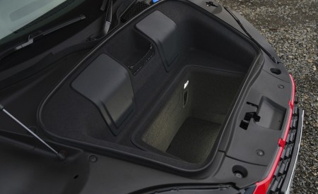 2022 Audi R8 Coupe V10 Performance RWD (UK-Spec) Front Cargo Area Wallpapers 450x275 (124)