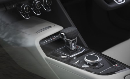 2022 Audi R8 Coupe V10 Performance RWD (UK-Spec) Interior Detail Wallpapers 450x275 (151)