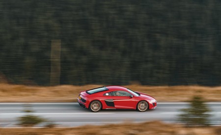 2022 Audi R8 Coupe V10 Performance RWD (UK-Spec) Side Wallpapers 450x275 (73)