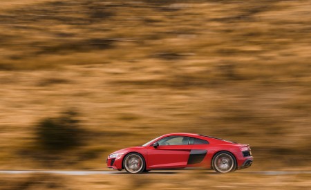 2022 Audi R8 Coupe V10 Performance RWD (UK-Spec) Side Wallpapers 450x275 (77)