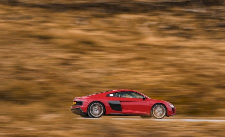 2022 Audi R8 Coupe V10 Performance RWD (UK-Spec) Side Wallpapers 450x275 (78)