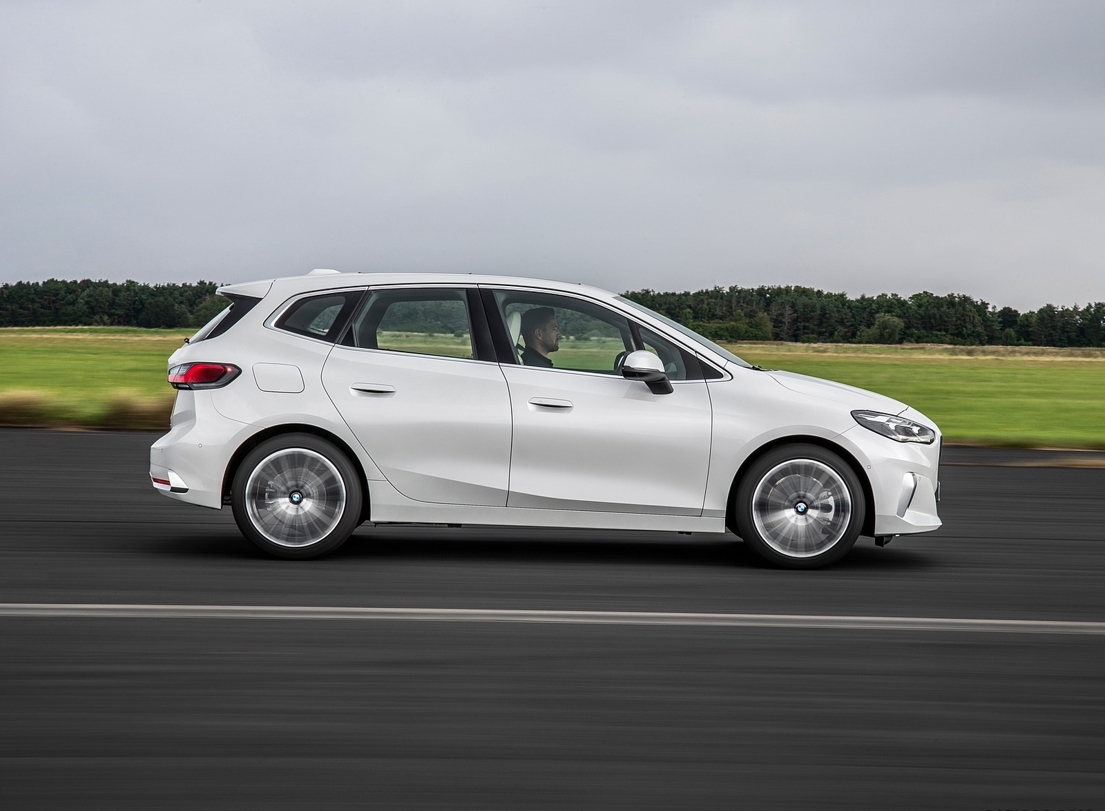 2022 BMW 223i Active Tourer Side Wallpapers (3)