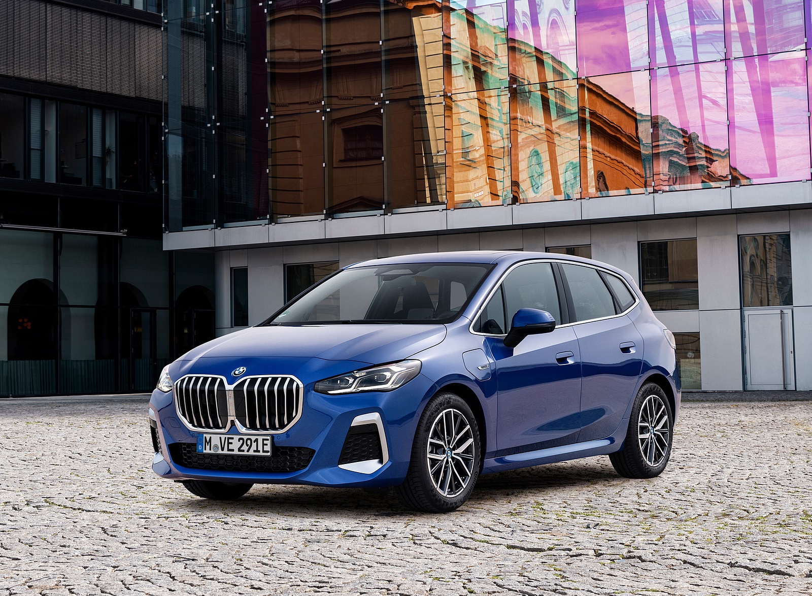 2022 BMW 230e xDrive Active Tourer Front Three-Quarter Wallpapers #23 of 60