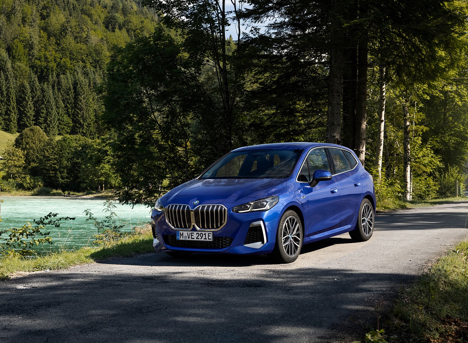 2022 BMW 230e xDrive Active Tourer Front Three-Quarter Wallpapers #14 of 60