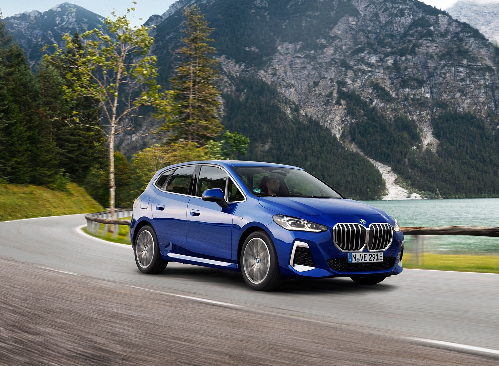 2022 BMW 230e xDrive Active Tourer Front Three-Quarter Wallpapers (1)