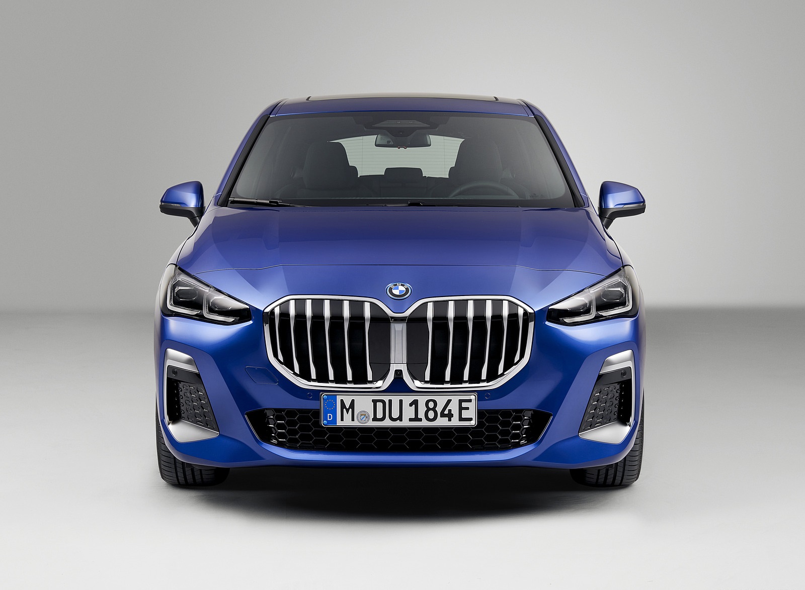 2022 BMW 230e xDrive Active Tourer Front Wallpapers #41 of 60