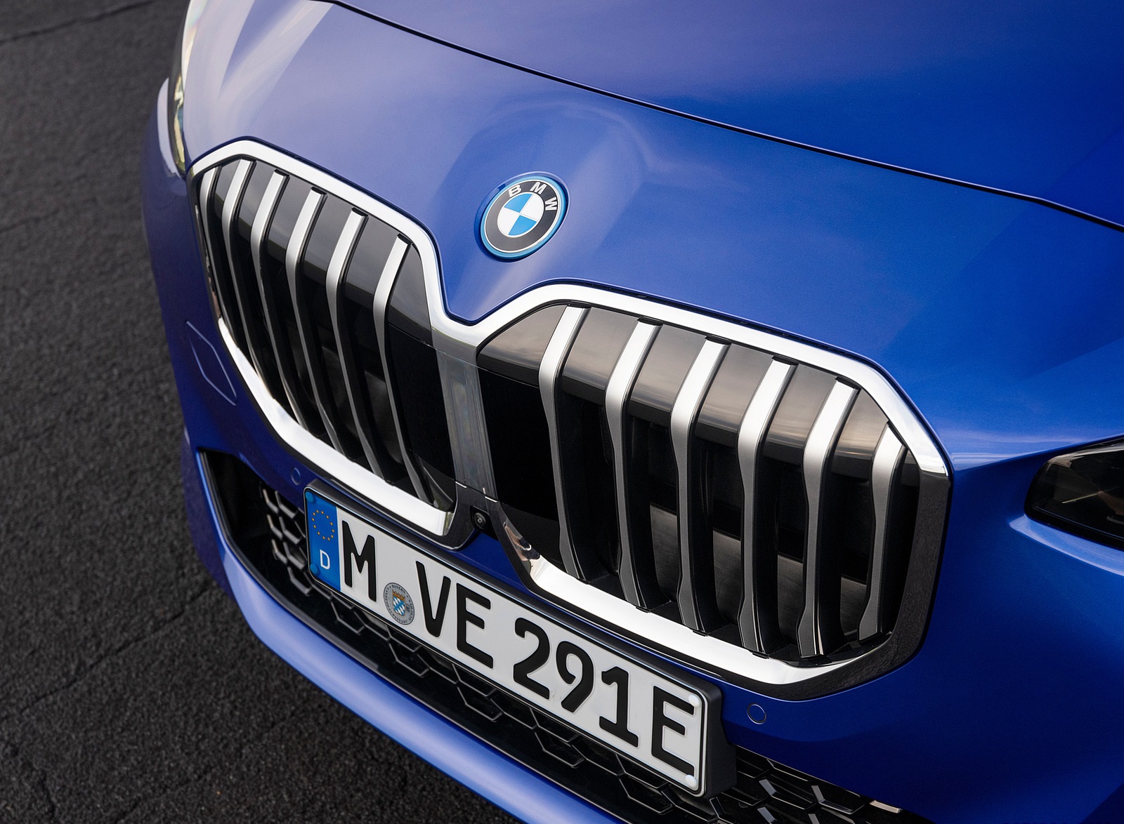 2022 BMW 230e xDrive Active Tourer Grille Wallpapers #26 of 60
