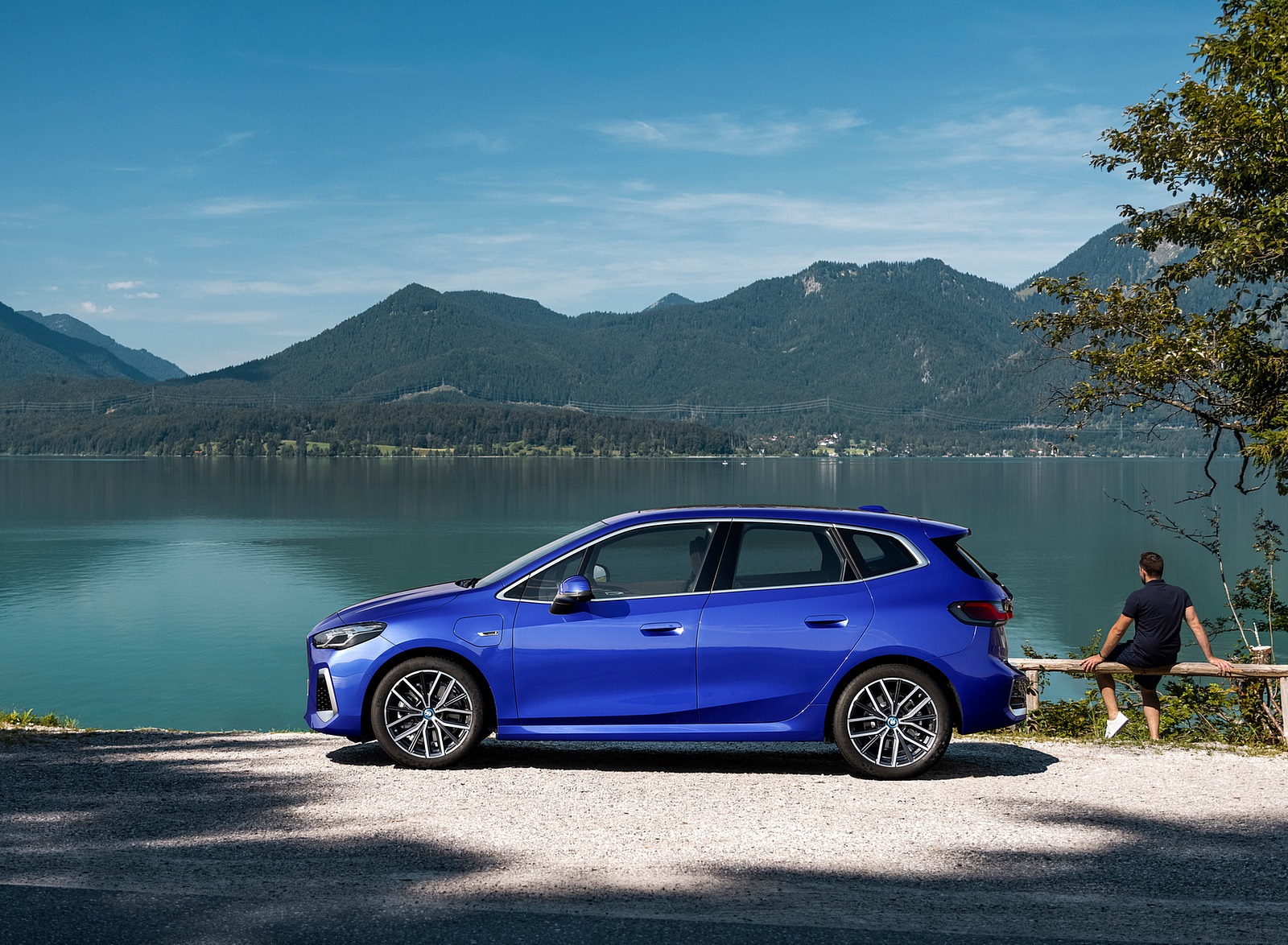 2022 BMW 230e xDrive Active Tourer Side Wallpapers #11 of 60