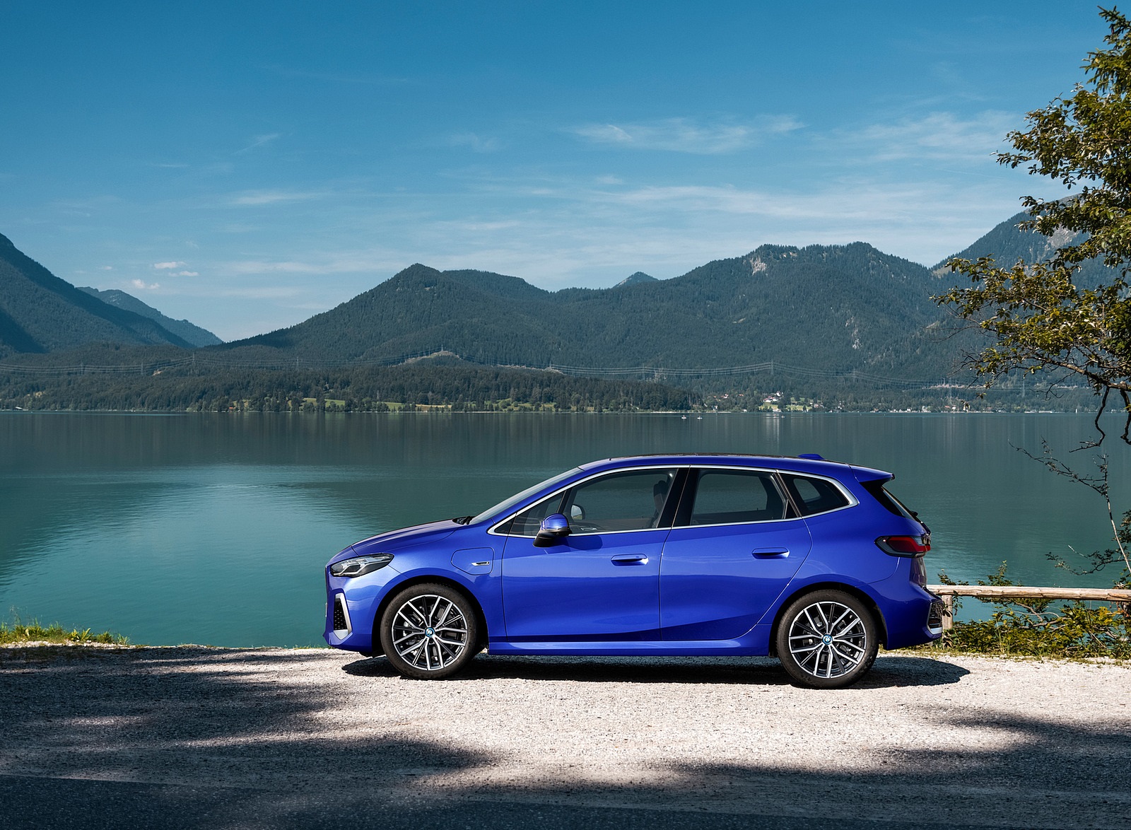 2022 BMW 230e xDrive Active Tourer Side Wallpapers #12 of 60